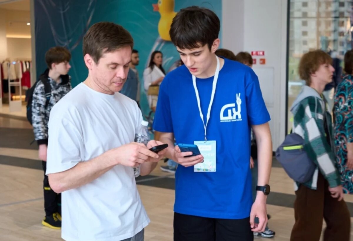    Волонтёры помогают хабаровчанам проголосовать за объекты благоустройства