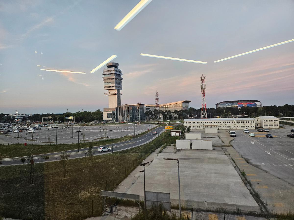 Еще немного Сербии из окна аэропорта.