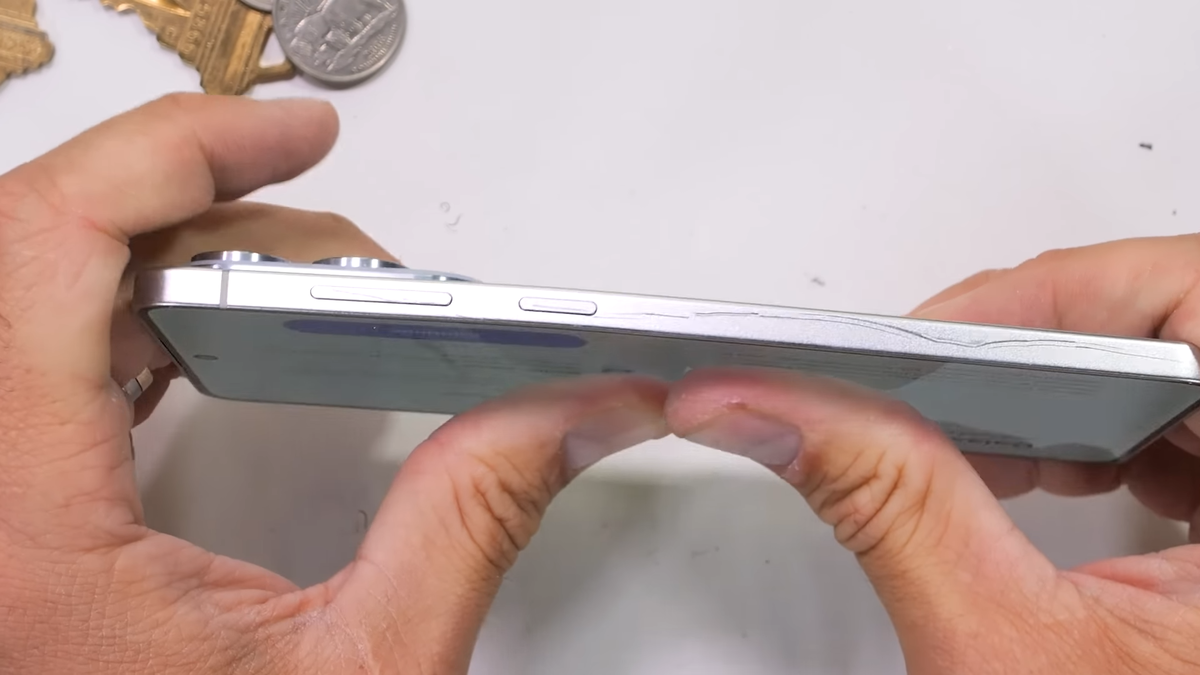    Тонкий Galaxy S25 Edge оказался на удивление прочным [ВИДЕО]