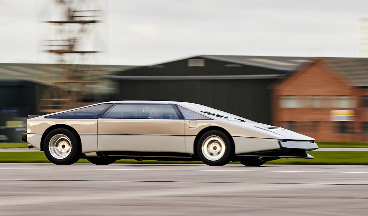 Aston Martin Bulldog