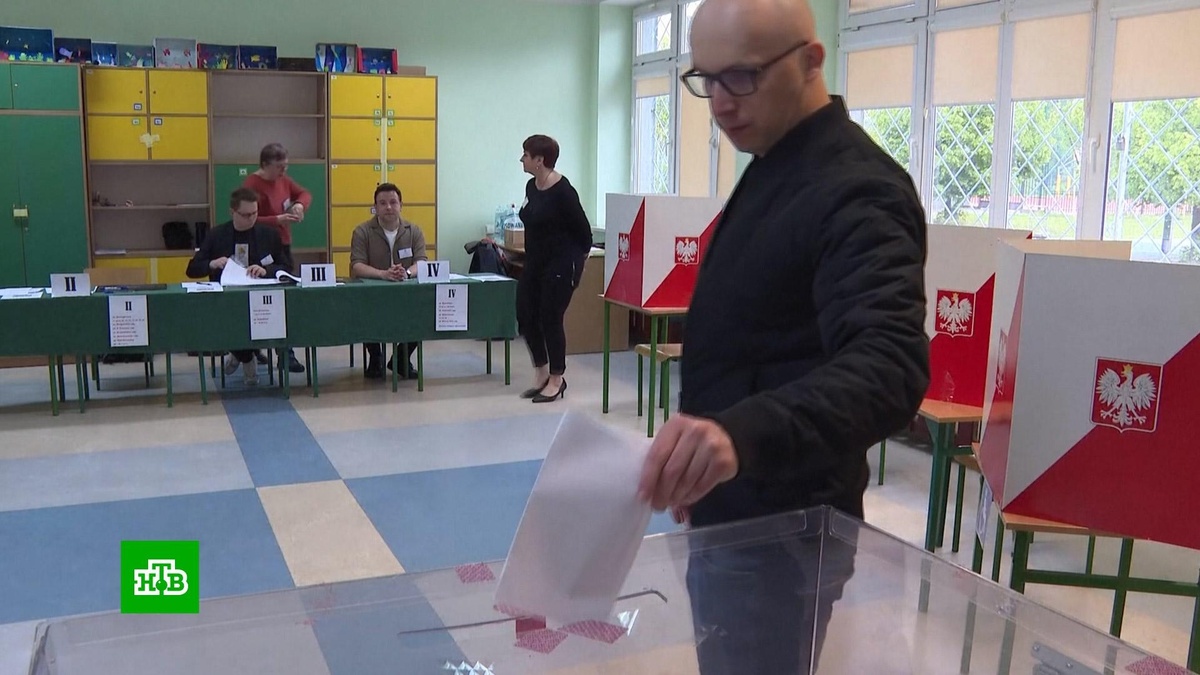    Во второй тур выборов президента Польши вышли два кандидата