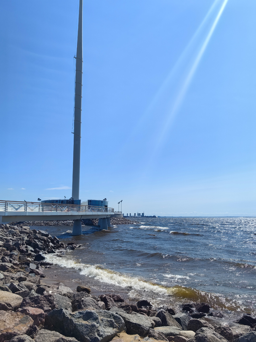 штормило, флаги убраны 