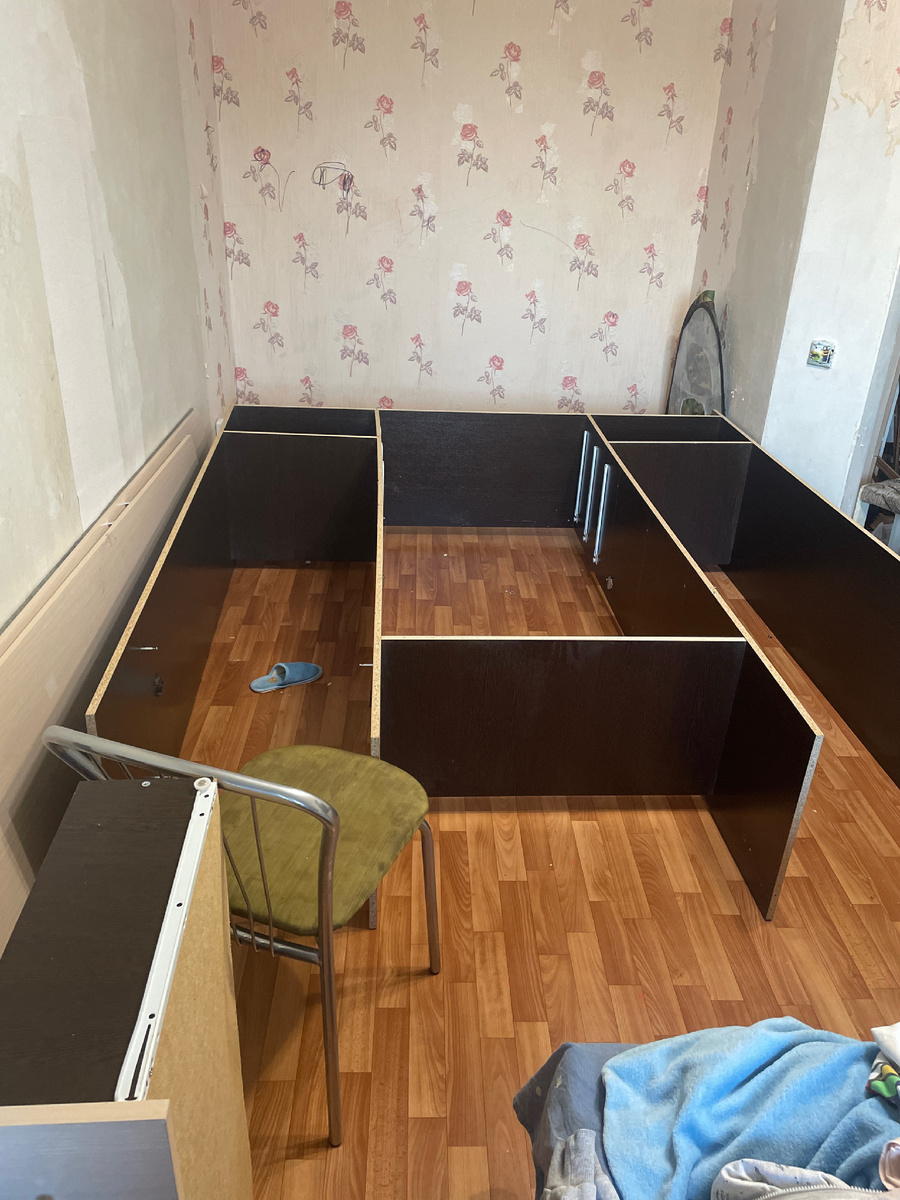 Шкаф меня не придавил, я с ним справилась