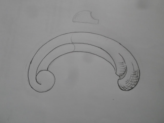 Орнамент для начинающих резчиков по дереву.

Перед тем как начать вырезать данный элемент я сделаю модель из пластилина это поможет мне понять рельеф и пластику будущего изделия. Таким образом и смогу избежать порчи матерьяла и исключить ошибки при резьбе,