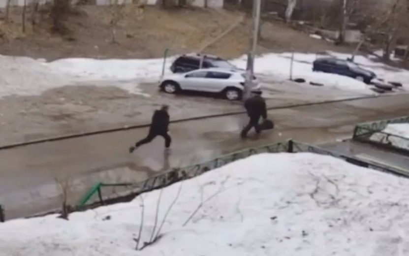    Избившего пенсионера во дворе дома в Воткинске мужчину отправили в колонию