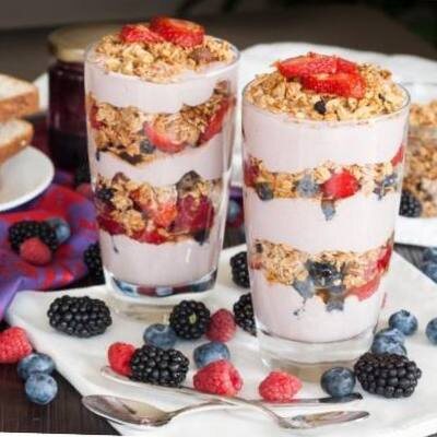 Десерт с гранолой