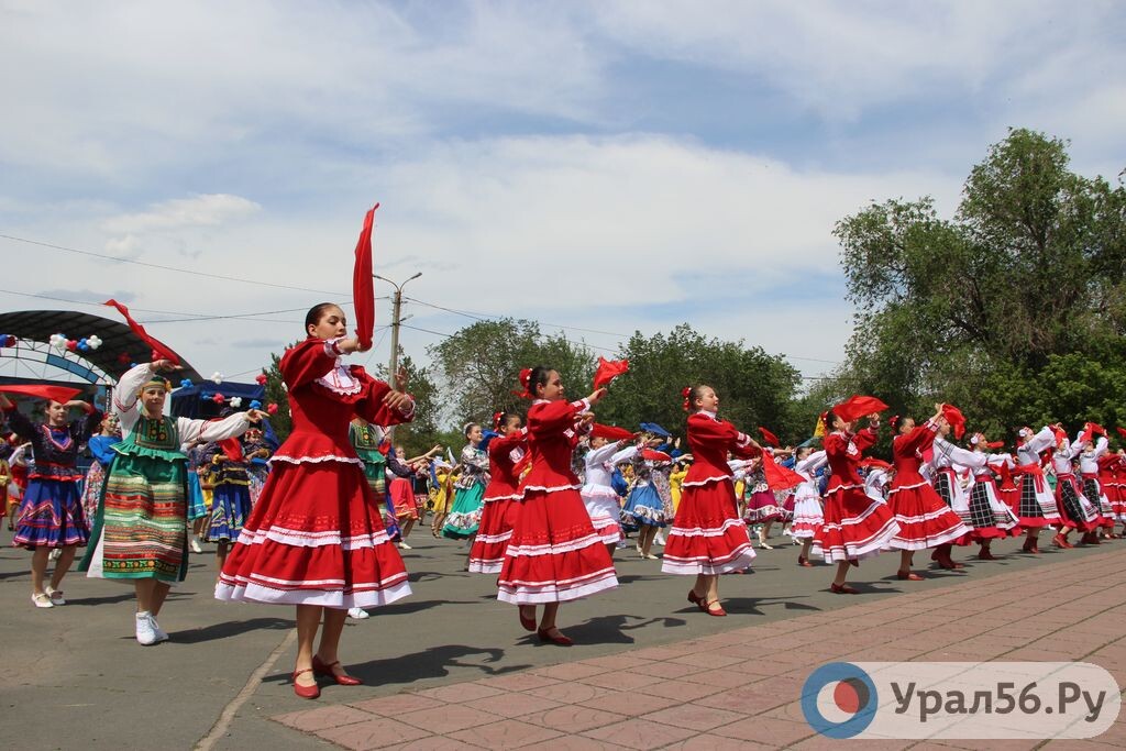    Жителей Оренбургской области ждет короткая рабочая неделя в честь Дня России