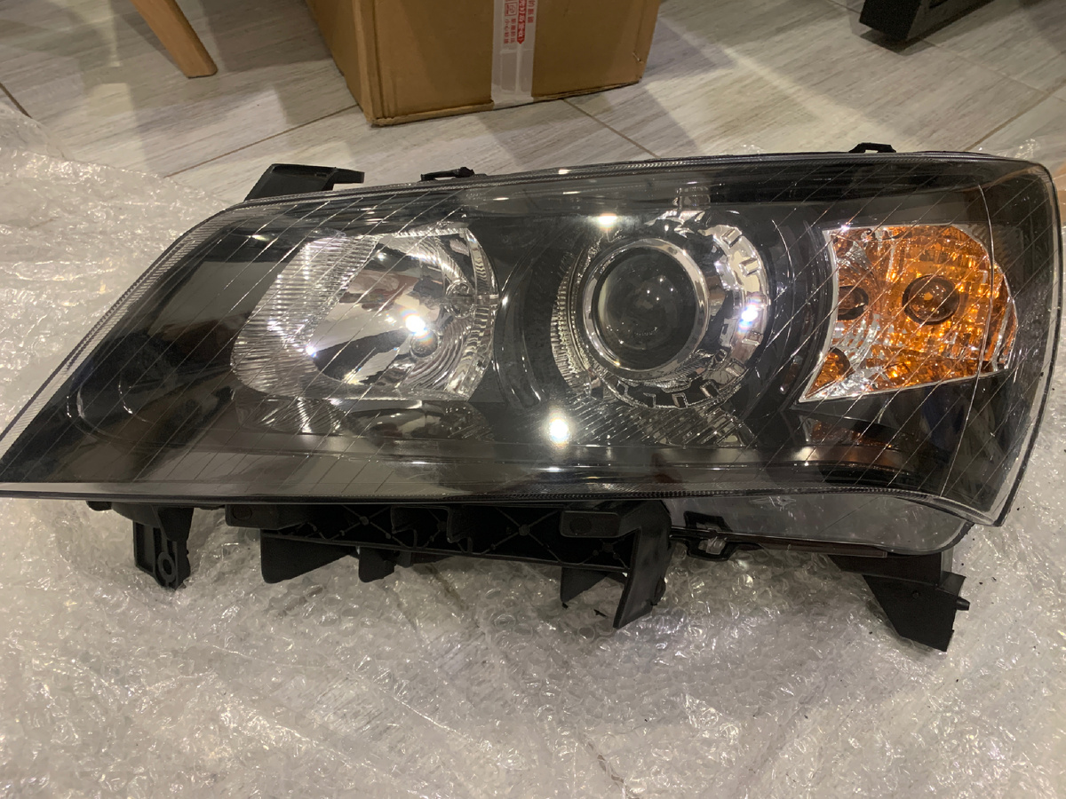 левая фара ec7