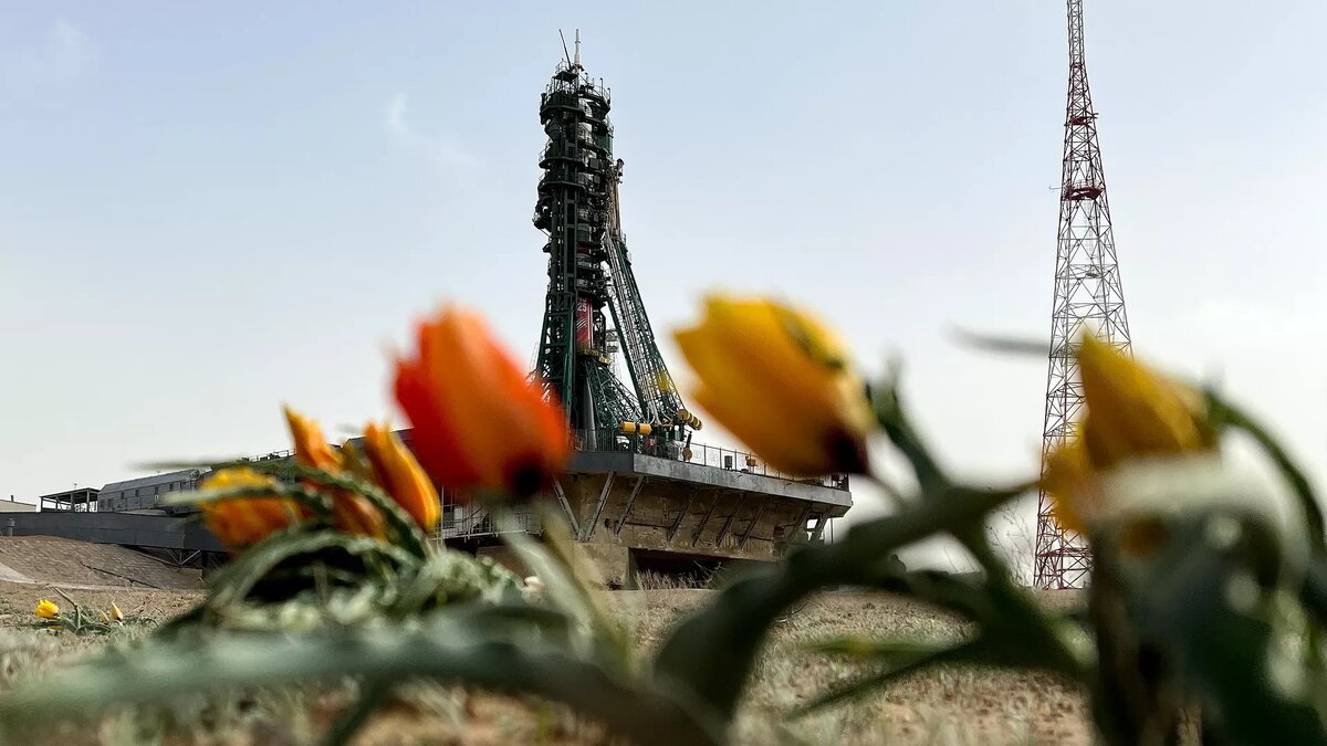 Вывоз РН "Союз-2.1а" с ПК "Союз МС-27" на стартовый комплекс Байконура
