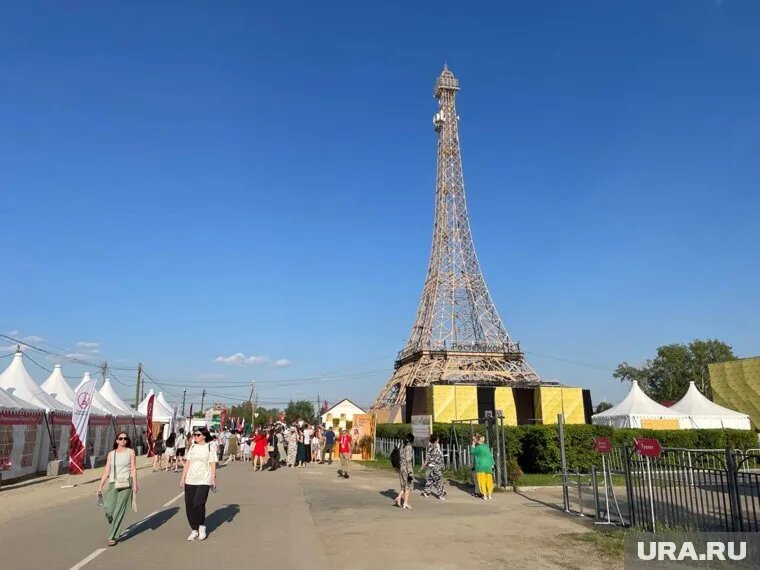 В село Париж в Нагайбакском районе съехались любители бега и моды. Фото: Вадим Ахметов © URA.RU