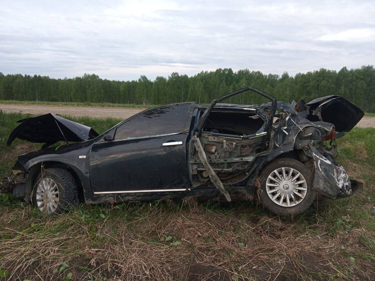     Пятеро подростков улетели на машине в кювет в Балахтинском районе и пострадали