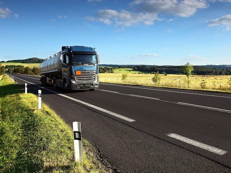 Фото заимствовано - https://www.ohotniki.ru/fishing/news/2024/08/10/671598-na-sahaline-gruzoviki-posle-avarii-otravili-reku-prolivsheysya-neftyu.html
