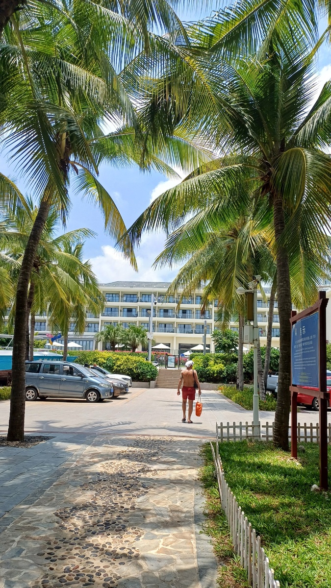 Вид на отель с набережной. Все фото авторские.