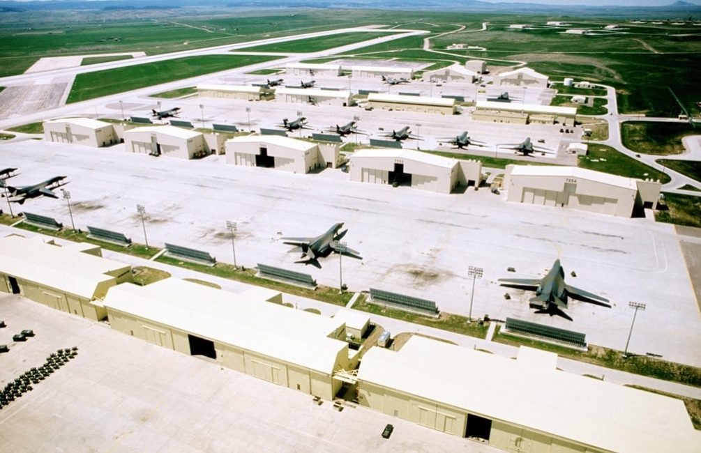    Американские стратегические бомбардировщики тоже видно сверху. Фото: общественное достояние