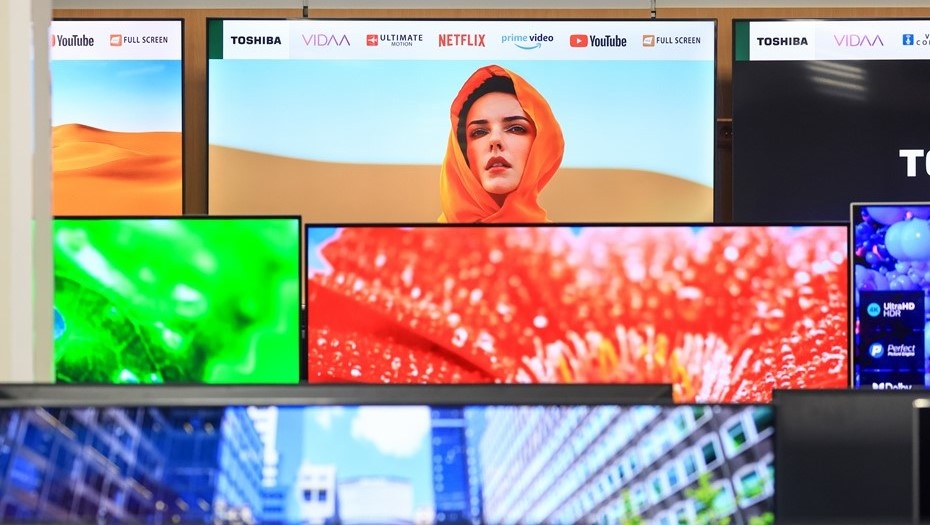    Импортные телевизоры в магазине бытовой техники и электроники. Автор фото: Александр Рюмин / ТАСС