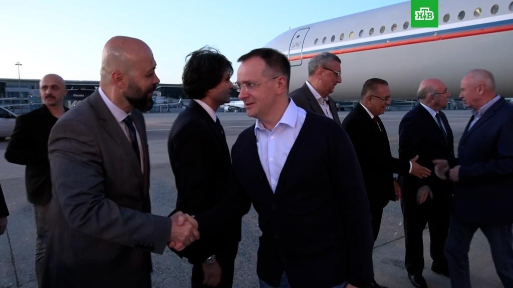    Российская делегация прилетела в Стамбул для переговоров с Украиной