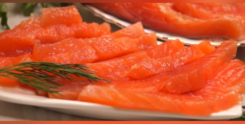 Рыбу в магазине не покупаю, солю по этому рецепту много лет и довольна. Смело берите рецепт на заметку, выгода очевидна.