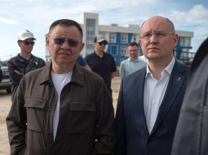 Глава Минстроя во время рабочей поездки в Севастополь. Источник: t.me/minstroyrf.