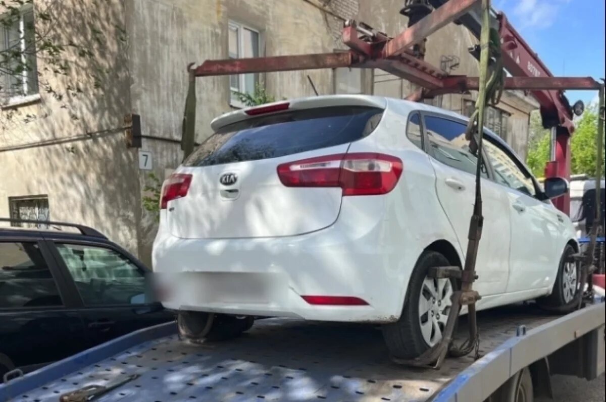    В Самаре алиментщик прятал от приставов «КИА Рио» меняя места его парковок