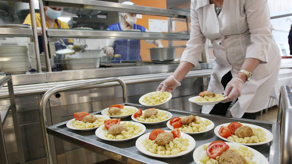 В 2025 году в Казани отремонтируют 12 школьных столовых за 271 млн рублей.📷Фото: Роман Яровицын / Коммерсантъ