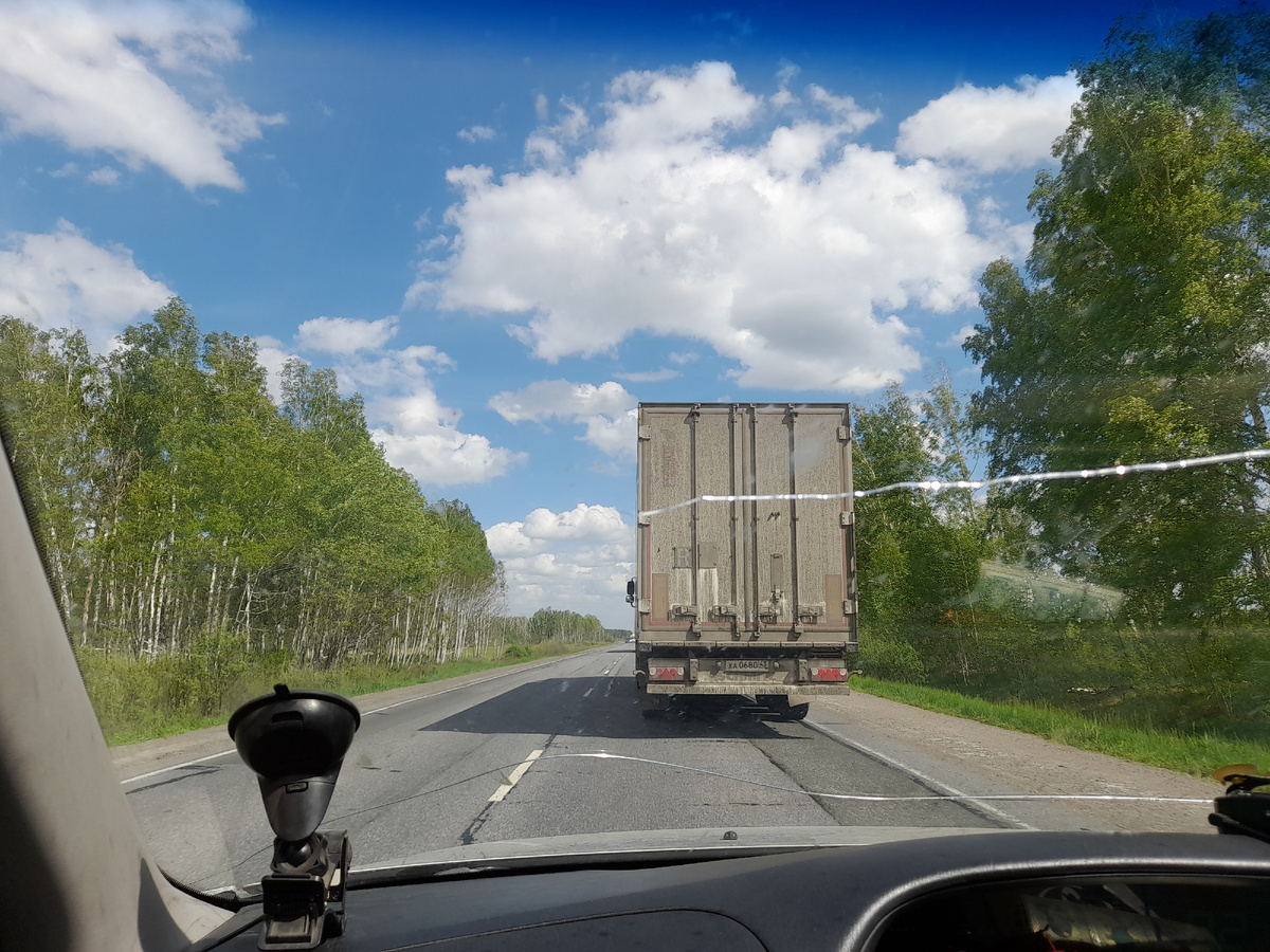 Дорога в Омской области. Не очень хорошая. Фото из личного архива.