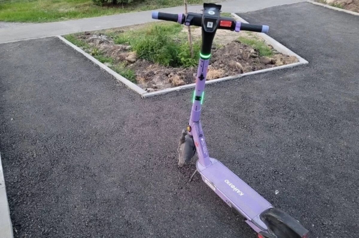    Тюменских школьниц с самокатами сбили на пешеходном переходе