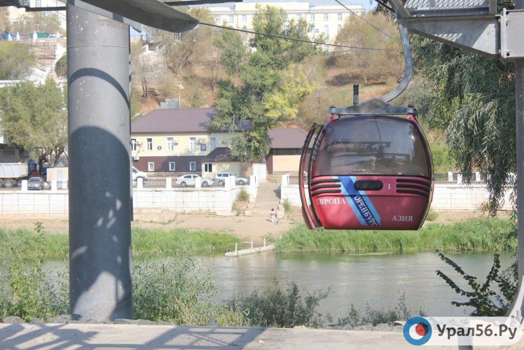    То открывают, то закрывают: Канатная дорога через Урал в Оренбурге так и не начала работу после наводнения