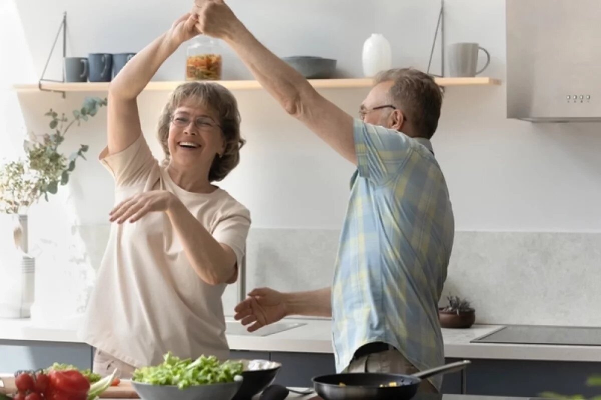    Средняя продолжительность жизни в России — 77 лет. Но при этом есть люди, которые доживают и до 80-90 лет, не утратив ни остроты ума, ни работоспособности.