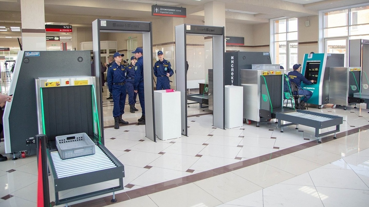 Чем рамка металлоискателя (металлодетекторная рамка) отличается от рентгеновских установок досмотра багажа?