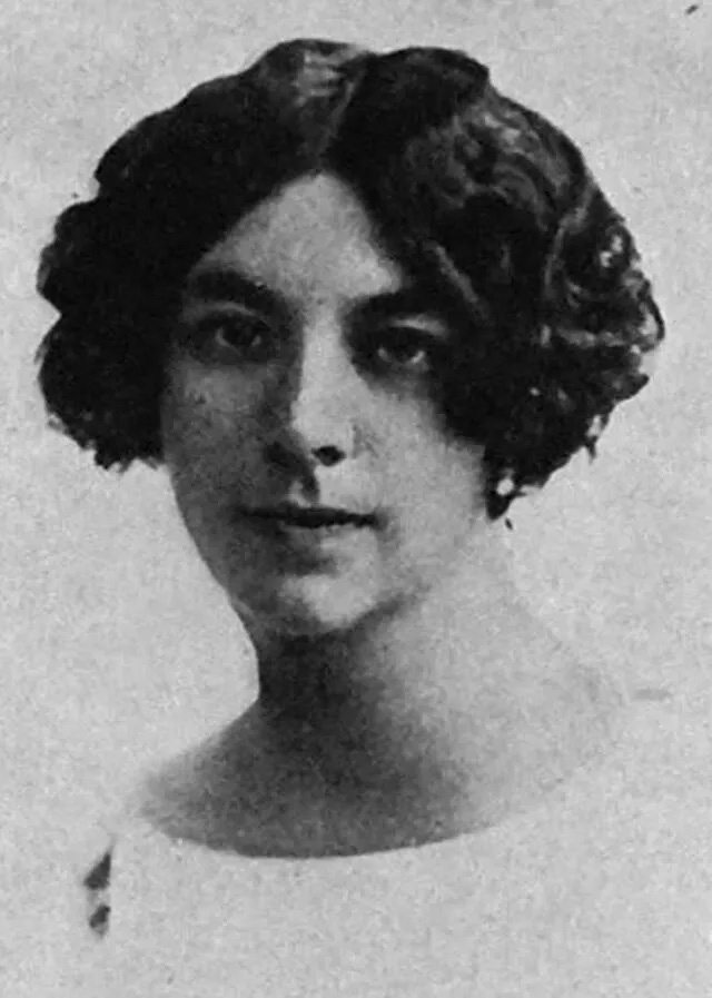 Сталь или Шталь, а может, Чкалова или Шкалова. Не все ясно и насчет дворянской приставки — "де" или "фон"