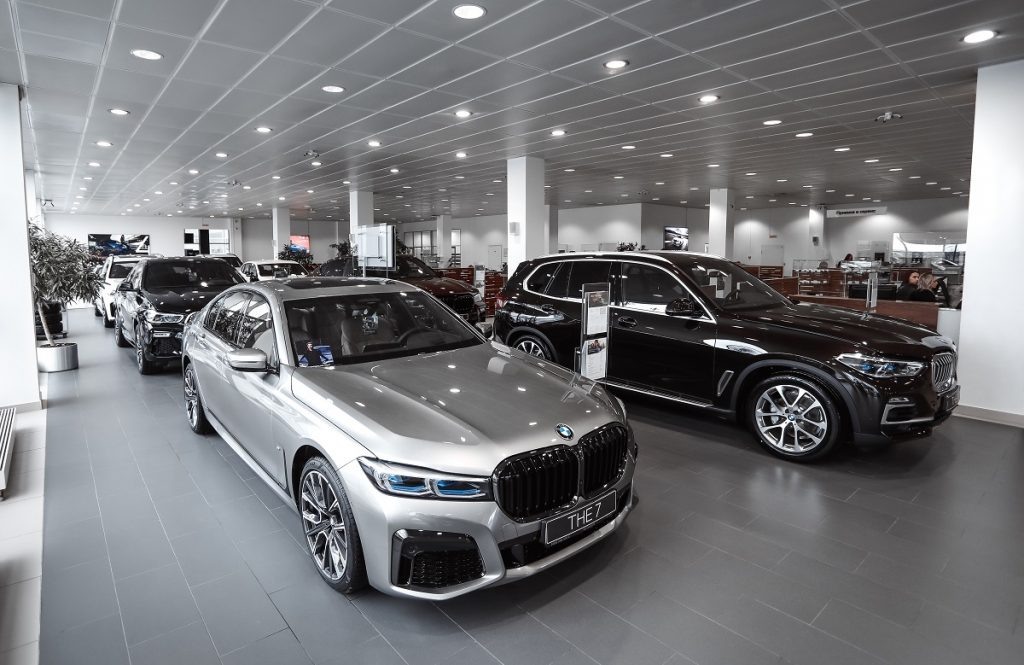 Самыми популярными для ввоза в РФ в первые 4 месяца года признаны BMW и Mercedes.