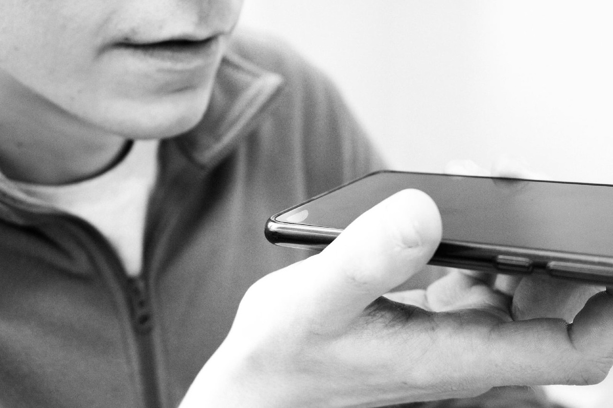    Телефонные мошенники. Фото: Эдуард Тур.