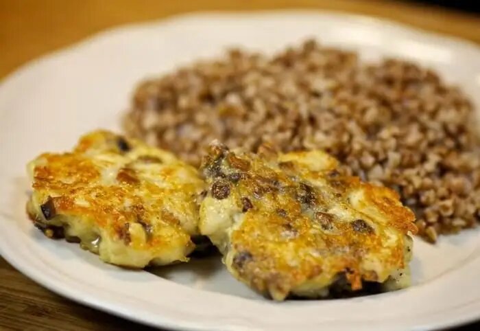 КОТЛЕТЫ ИЗ КУРИЦЫ С КАБАЧКАМИ