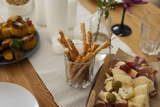    Студенты пожаловались на требование накрывать роскошные столы на защиту диплома