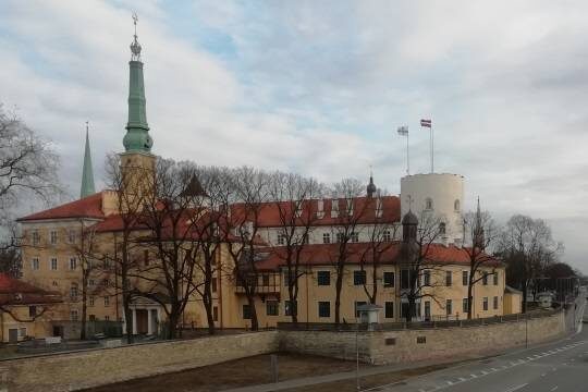    Латвия запретила владеющим недвижимостью у стратегических объектов россиянам въезжать в страну