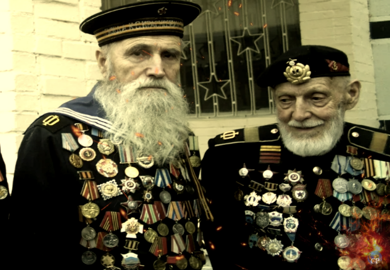 Михаил Васильевич Подгурский (он на фото справа)