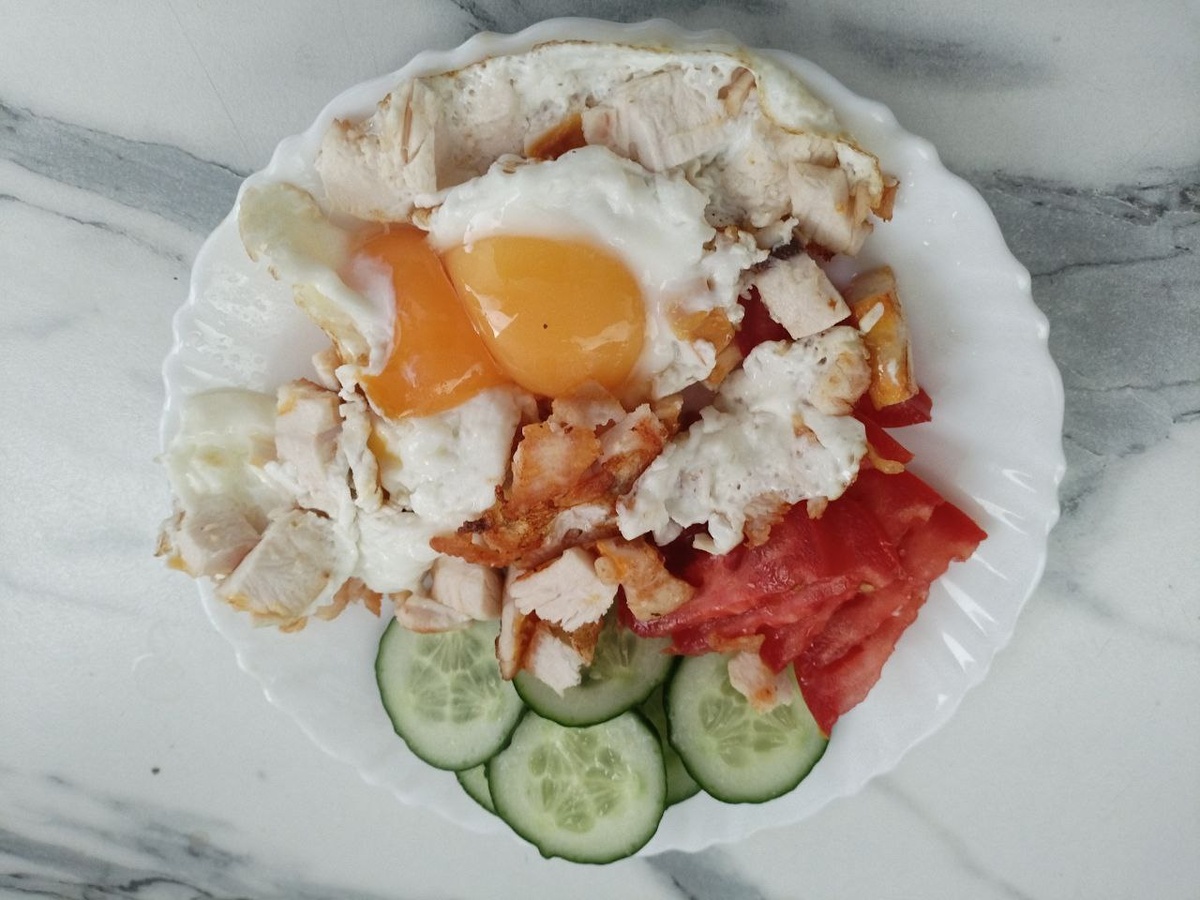 Б:28 Ж:17 У:15 323 кКал.