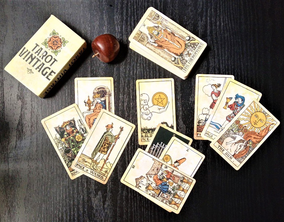 Ответ смотрим на колоде "Винтажное таро" 