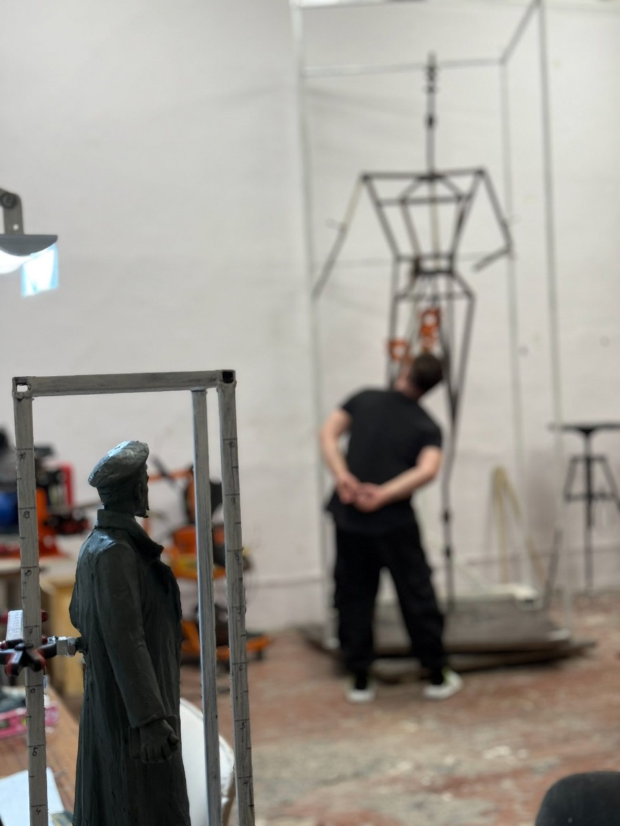    Фото: https://vk.com/minin_sculptor