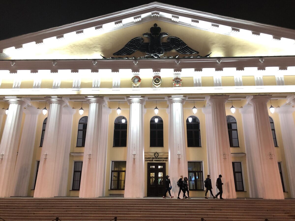    Здание Санкт-Петербургского горного университетаCC BY-SA 4.0 / Ivtorov / Saint Petersburg Mining University, 2018 / Cropped image