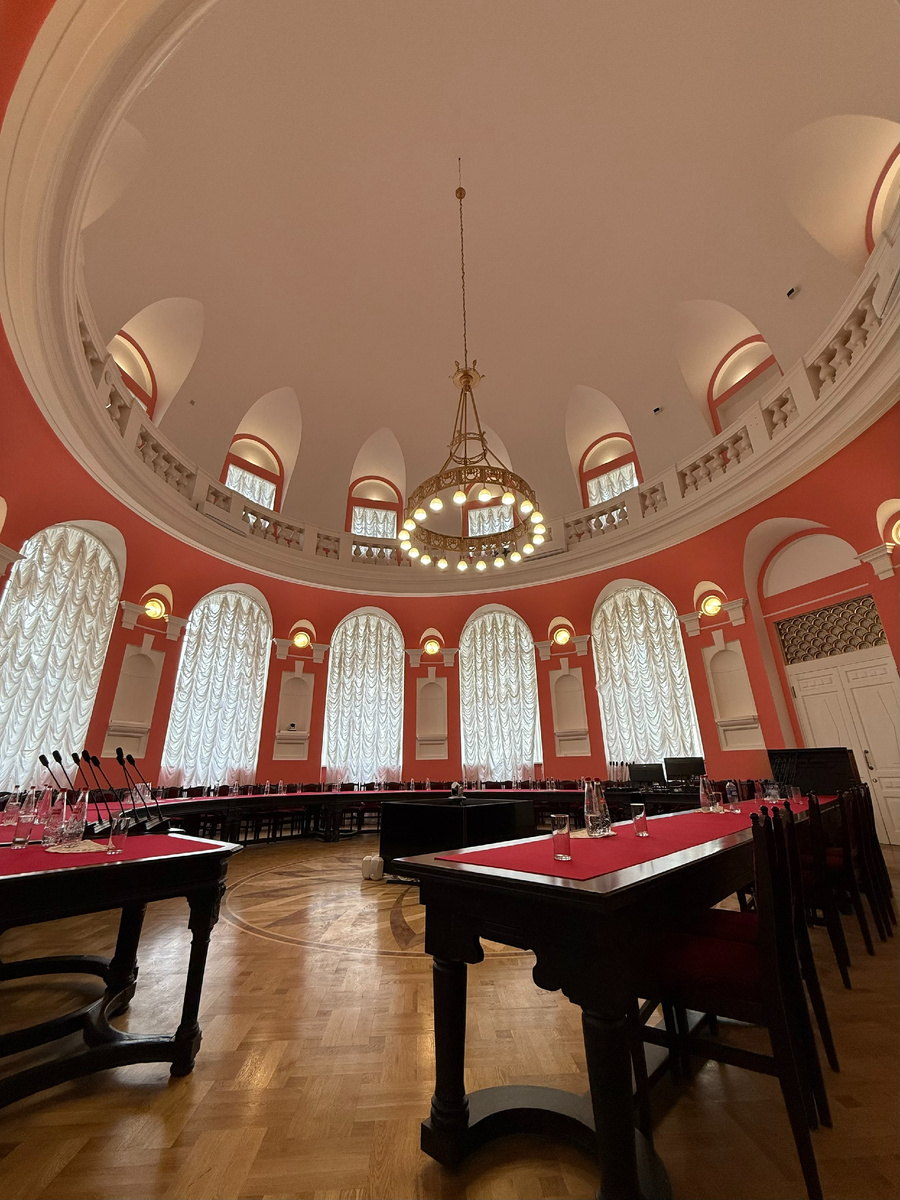 Фото автора канала. Зал ученого совета главного корпуса МПГУ. Здание Московских Высших женских курсов.