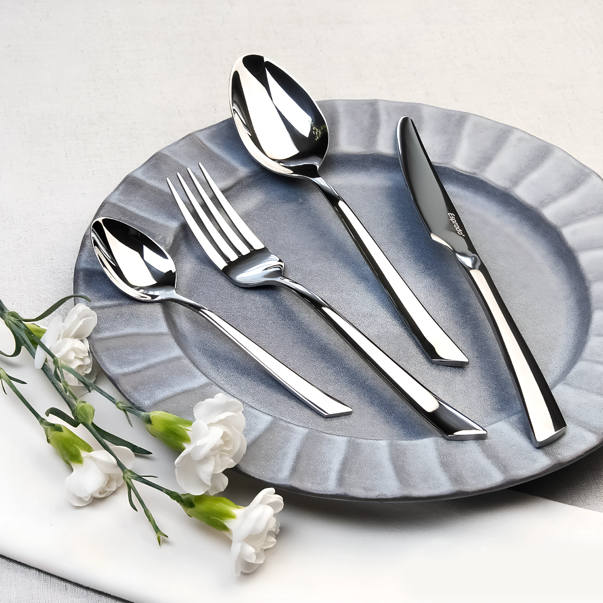 Чайная ложка, вилка, столовая ложка, столовый нож Casa Ray (Majesty), тарелка Onda