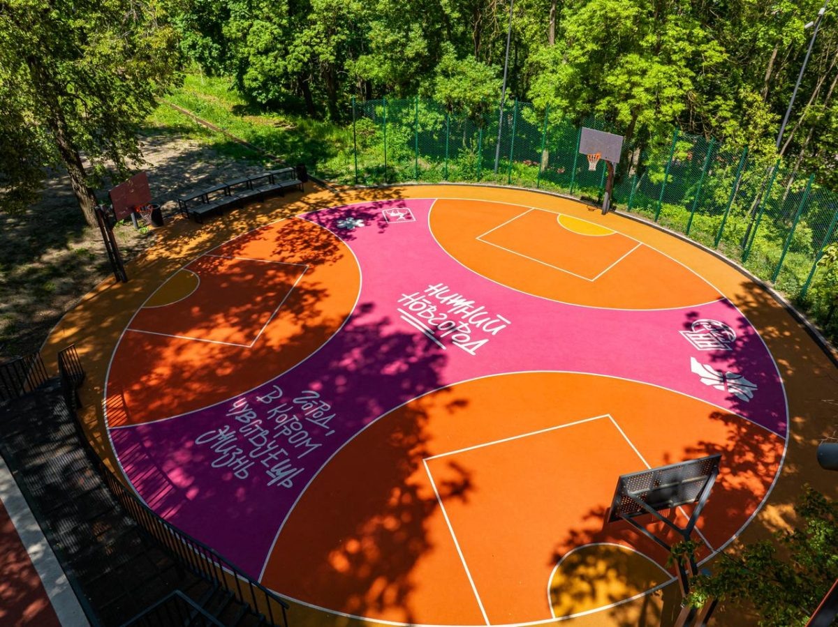    Пространство выполнено на стыке уличной эстетики и городской жизни