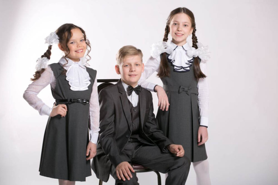     В Минобразования утвердили требования к деловому стилю одежды для школьников