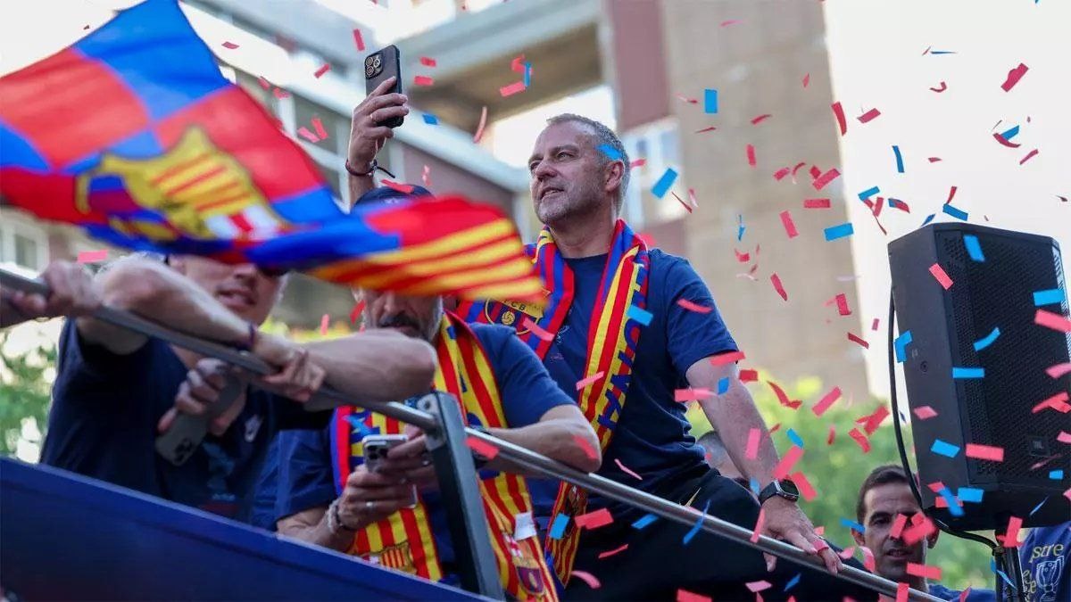 Ханси Флик во время чемпионского парада