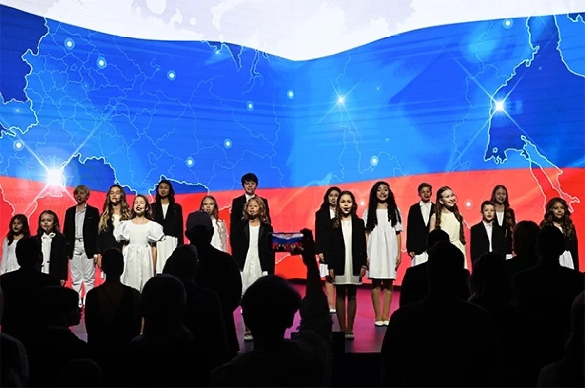    Выступление музыкальных коллективов на международном фестивале детства и юности «Движения первых» на территории ВДНХ в Москве.