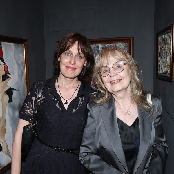     Наталия Белохвостикова представила экспрессивные картины Владимира Наумова на фестивале «Традиции и современность»