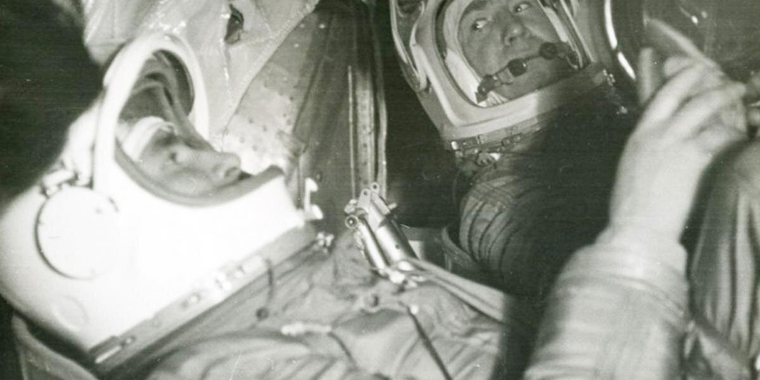 Когда советским космонавтам пришлось применять табельное оружие?