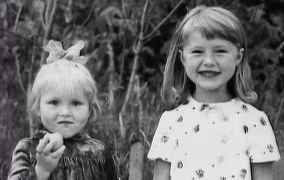 Ольга и Мария Шукшины в детстве