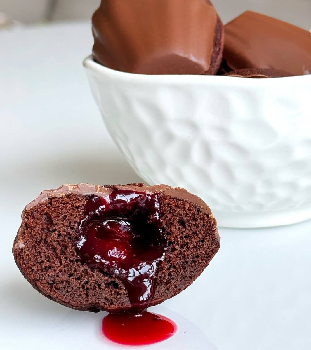 ШОКОЛАДНЫЕ МАДЛЕН С ЖИДКИМ ВИШНЕВЫМ ЦЕНТРОМ 